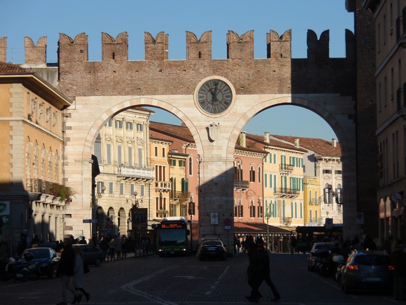 Piazza Bra arco dell'orologio - Arch of the Clock